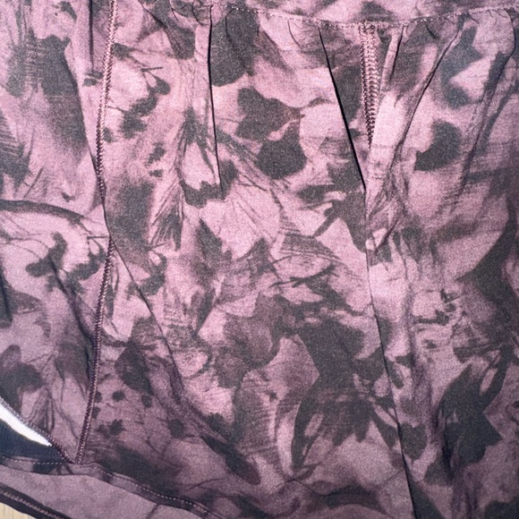 Lululemon Hotty Hot Short - Picture 2 of 5